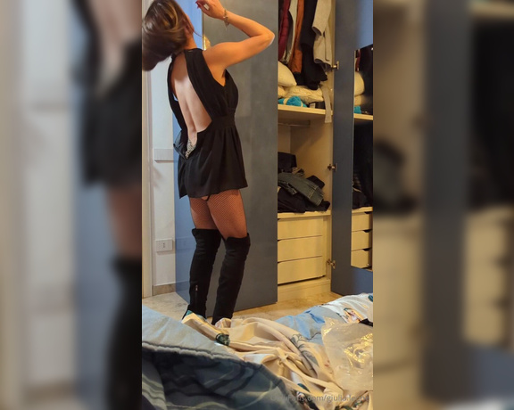 Giulia Leone aka giulialeone OnlyFans - Ieri ho regalato una decina di reggiseni push up alla babysitter, visto che ora che