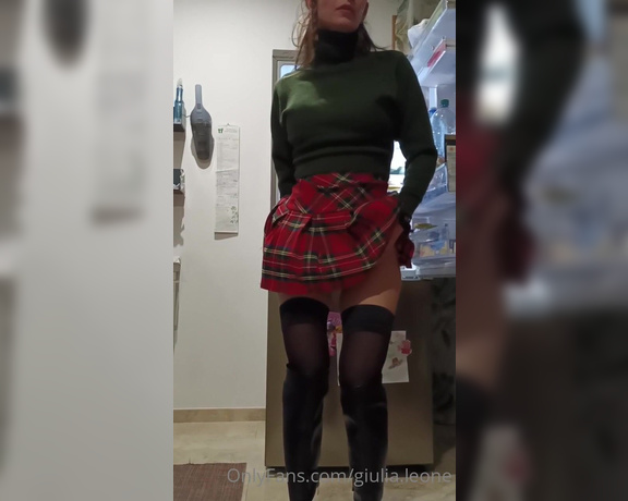 Giulia Leone aka giulialeone OnlyFans - Il singolo educato, che ha messo le mani per primo sul mio culo con il consenso