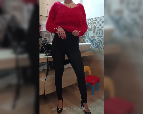 Giulia Leone aka giulialeone OnlyFans - Buongiorno, mio marito quando sto in leggings si attacca al culo come una cozza