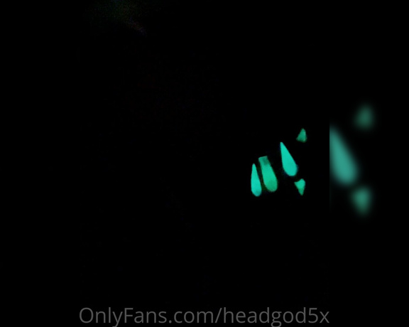 Headgoddess aka headgod5x OnlyFans - Trying out theses glow nails Swipe right to see me go In on his dick &