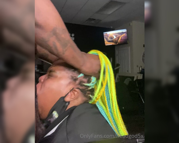 Headgoddess aka headgod5x OnlyFans - Sucking Some Dick The Barbershop @rockthedestroha