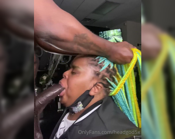 Headgoddess aka headgod5x OnlyFans - Sucking Some Dick The Barbershop @rockthedestroha