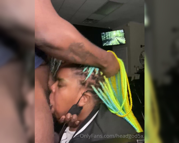 Headgoddess aka headgod5x OnlyFans - Sucking Some Dick The Barbershop @rockthedestroha