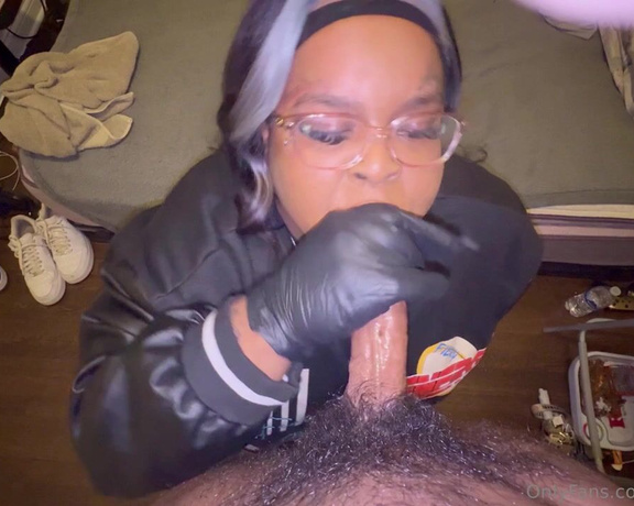 Headgoddess aka headgod5x OnlyFans - Black Gloves With A Facial @chrisdrillz7