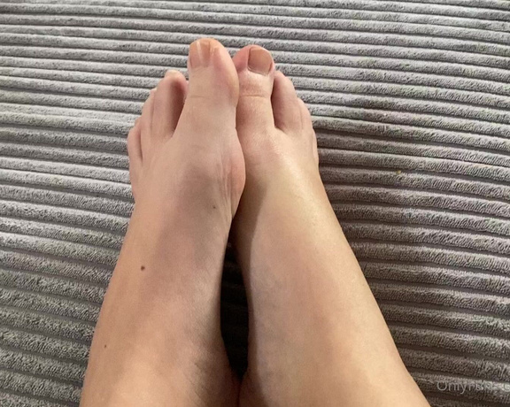 IWantSheena aka iwantsheena OnlyFans - For my special foot boys more feet fetish clips & photos are coming