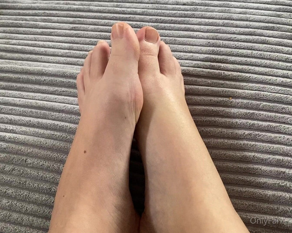 IWantSheena aka iwantsheena OnlyFans - For my special foot boys more feet fetish clips & photos are coming