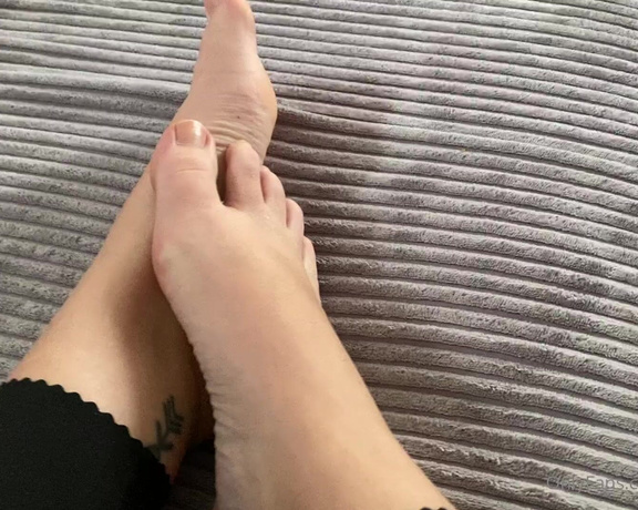 IWantSheena aka iwantsheena OnlyFans - For my special foot boys more feet fetish clips & photos are coming