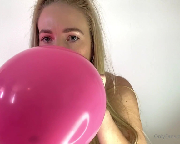 IWantSheena aka iwantsheena OnlyFans - Balloon fetish anyone