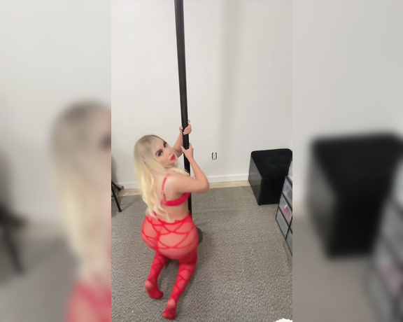 Dollmelly aka dollmelly OnlyFans - Imagnate papi agarrarme as de perrito despues de una bailadita