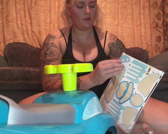 Sapphire Stone aka amazonsapphirestone OnlyFans - BUILD A KIDS TOY CAR WITH ME! I had to use this for a custom,