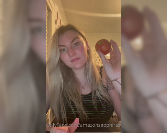 Sapphire Stone aka amazonsapphirestone OnlyFans - I can crush an apple with my strong hand! Tip to support me