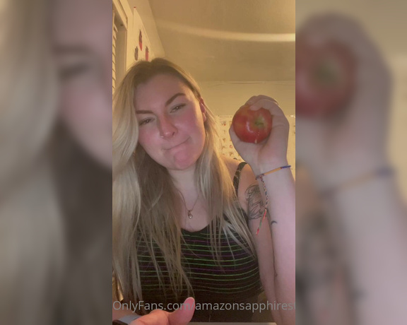 Sapphire Stone aka amazonsapphirestone OnlyFans - I can crush an apple with my strong hand! Tip to support me