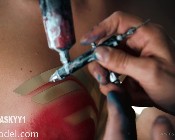 Sofiaskyy1 aka sofiaskyy1 OnlyFans - Wonder Woman body paint process