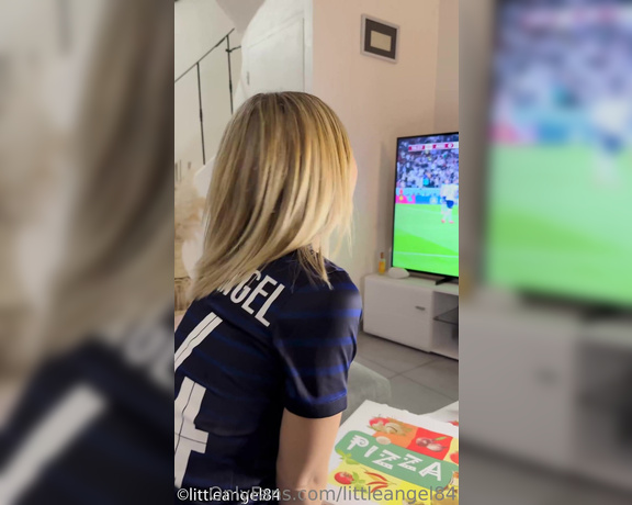 Littleangel84 aka littleangel84 OnlyFans - Hello la Team! Vido raction en direct devant le match Angleterre France en quart de finale