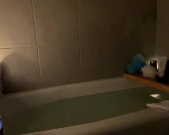 QTsnack aka qtsnack OnlyFans - My impromptu bath livestream enjoy