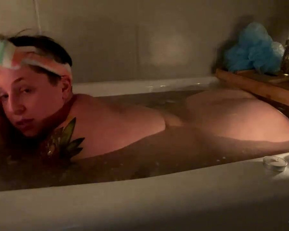 QTsnack aka qtsnack OnlyFans - My impromptu bath livestream enjoy