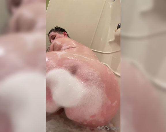 QTsnack aka qtsnack OnlyFans - Cumming into New Years all nice and clean and wet