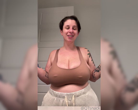 QTsnack aka qtsnack OnlyFans - Tits Out Life Update 31 min) I know yall love my longwinded rambles where I catch