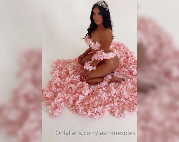 Jasmine Christine aka jasminexoxox OnlyFans - It’s officially Leo season Remember the date babe my bday is August 10th