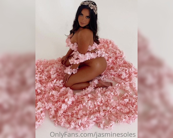 Jasmine Christine aka jasminexoxox OnlyFans - It’s officially Leo season Remember the date babe my bday is August 10th