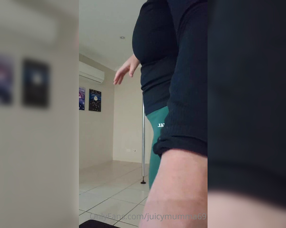 Juicy Mumma aka juicymumma69 OnlyFans Video 2267