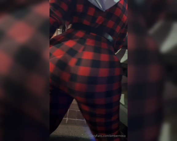 Amber Nova aka ambernova OnlyFans - Wyd if you saw me twerking on the street