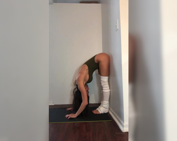 Jala Sue aka jalasue OnlyFans - Stretching is essential