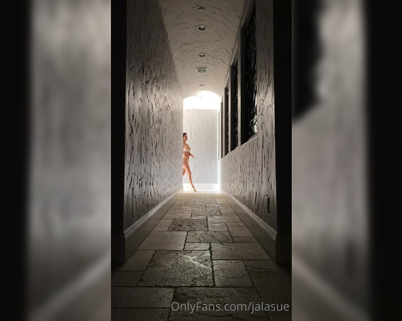 Jala Sue aka jalasue OnlyFans - Walking the halls