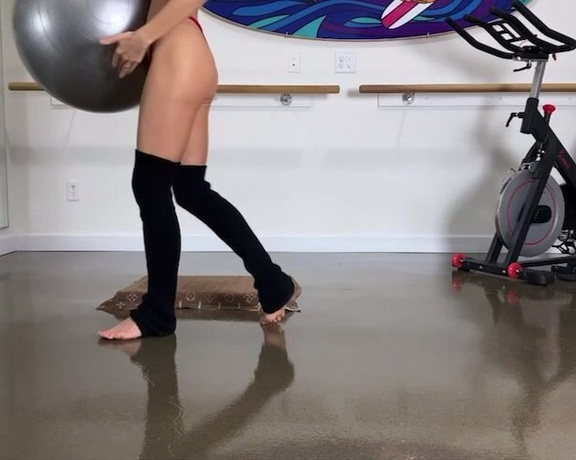 Jala Sue aka jalasue OnlyFans - Morning workout Who else is working out today