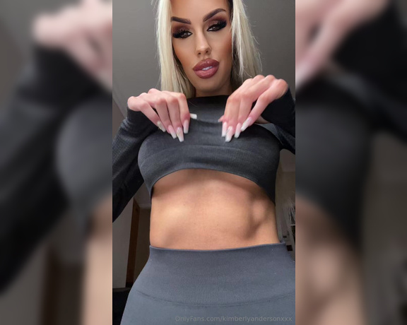 Kimberley Anderson aka kimberlyandersonxxx OnlyFans - I love to tease with my abs and fake tits