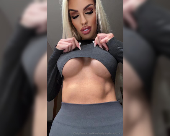 Kimberley Anderson aka kimberlyandersonxxx OnlyFans - I love to tease with my abs and fake tits