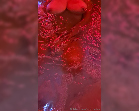 Busty Amber aka bustyamber OnlyFans - Had a little fun in the Jacuzzi Like 40 posts and DM me DONE