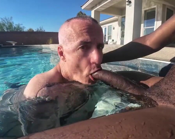 Jwildxxx aka jwildxxx OnlyFans - Couple shares my BBC and my cum, in the pool