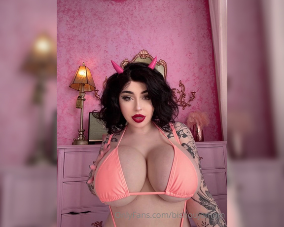 Juliette Michele aka bishoujomom OnlyFans - Super freaky gurrrllll