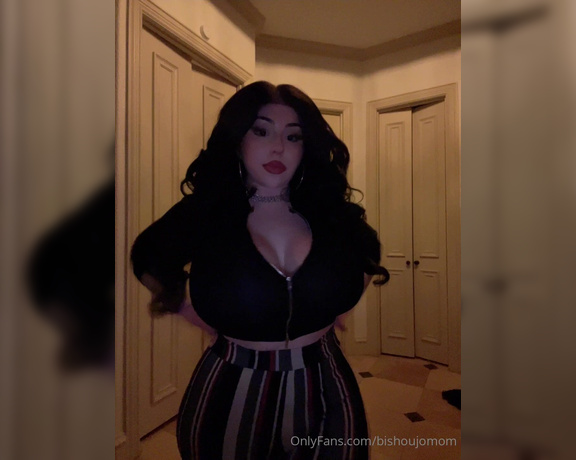 Juliette Michele aka bishoujomom OnlyFans - I like taking little videos like this It feels so personal These would be the types