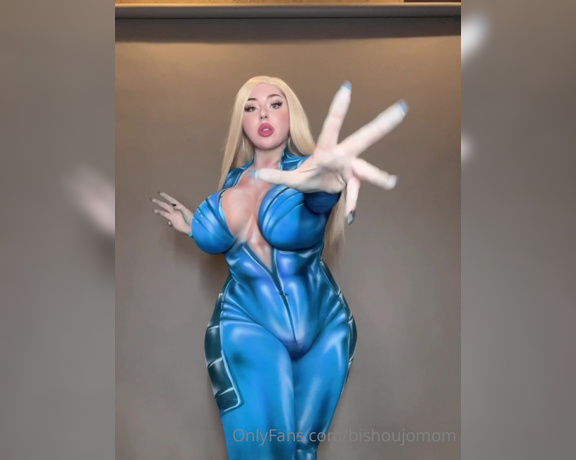 Juliette Michele aka bishoujomom OnlyFans - First look at my Sue Storm cosplay she’s a super hero AND milf