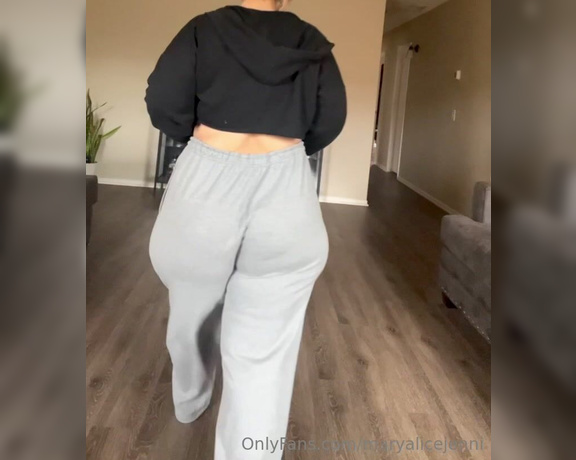 Maryalicejenni aka maryalicejenni OnlyFans - Subscriber asked if I could make a video in sweatpants feel free to ask