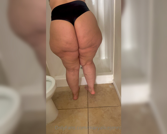 Maryalicejenni aka maryalicejenni OnlyFans - Wanna watch me clean on my hands and knees