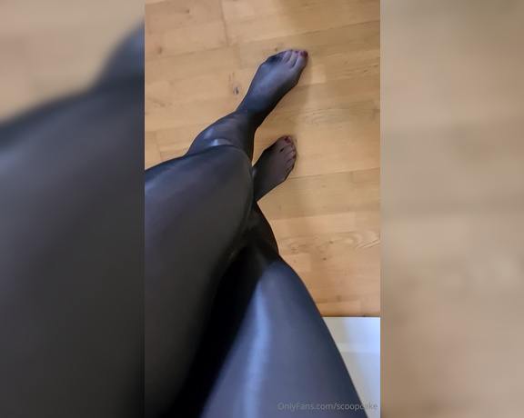 Scoopcake aka scoopcake OnlyFans - Wonderful good morning my guys! Are we fucking in shiny tights