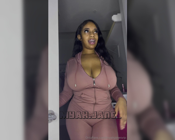 Myah Jane aka myahjanesvip OnlyFans - Try on haul video 10 mins Dm for full vid)