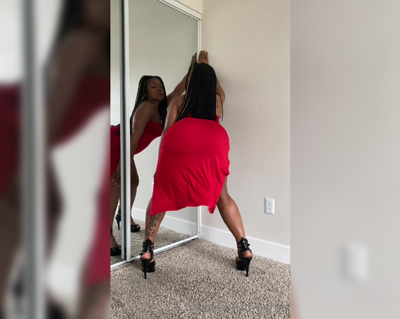 Diamond Monroe aka idreamofdmonroe OnlyFans - Big ass twerking in red dress no panties