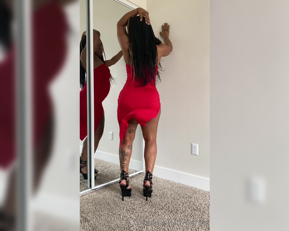 Diamond Monroe aka idreamofdmonroe OnlyFans - Big ass twerking in red dress no panties