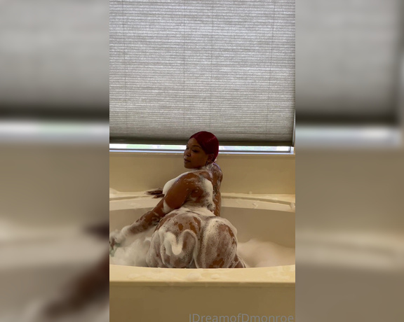 Diamond Monroe aka idreamofdmonroe OnlyFans - Big soapy Ass teasing you