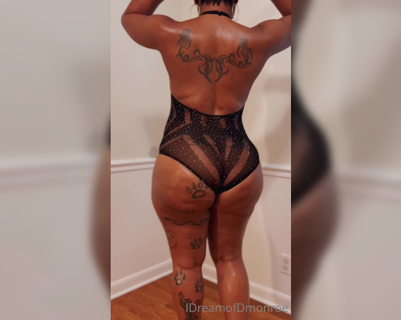 Diamond Monroe aka idreamofdmonroe OnlyFans - Shaking this big ass for you daddy