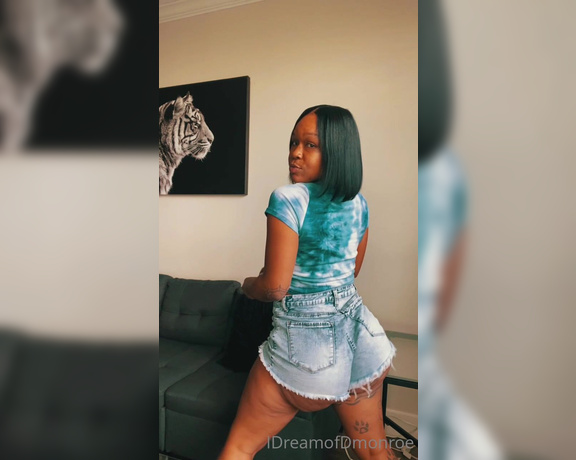 Diamond Monroe aka idreamofdmonroe OnlyFans - Booty shorts tease