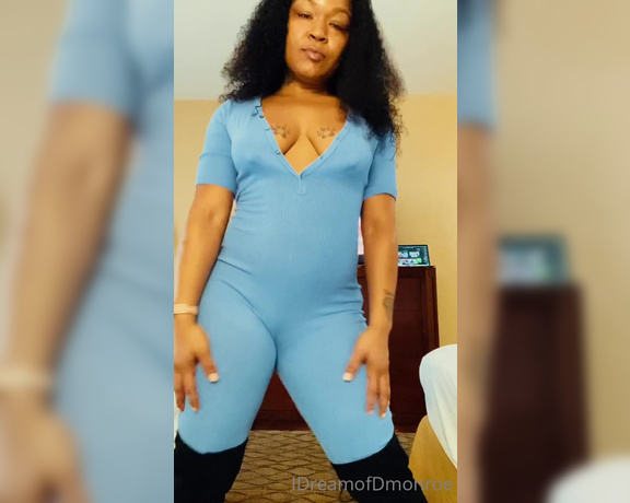 Diamond Monroe aka idreamofdmonroe OnlyFans - Do you like twerk in clothes