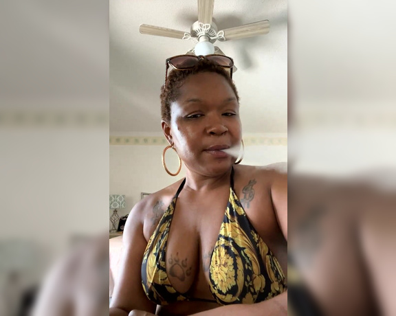 Diamond Monroe aka idreamofdmonroe OnlyFans - Live stream poolside