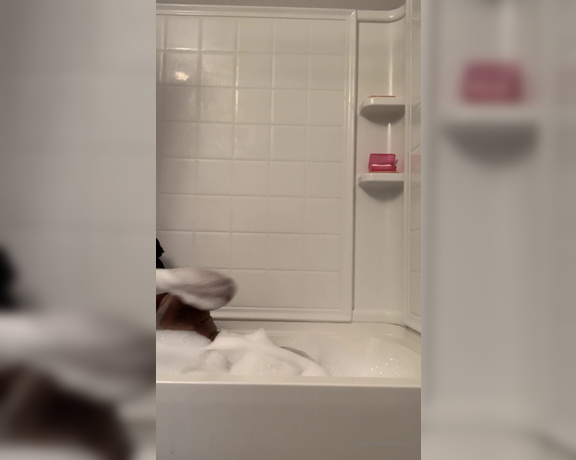 Diamond Monroe aka idreamofdmonroe OnlyFans - Early morning bath twerk