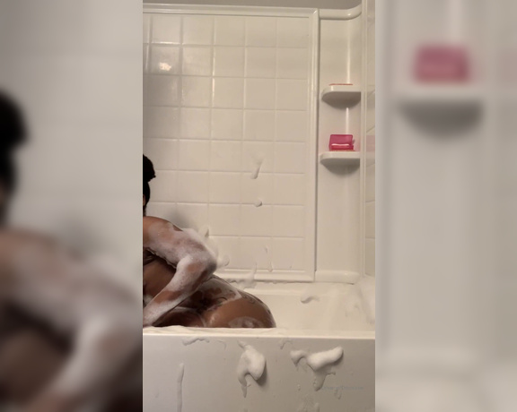 Diamond Monroe aka idreamofdmonroe OnlyFans - Early morning bath twerk