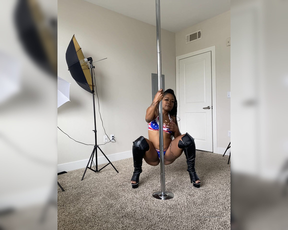 Diamond Monroe aka idreamofdmonroe OnlyFans Video 8943